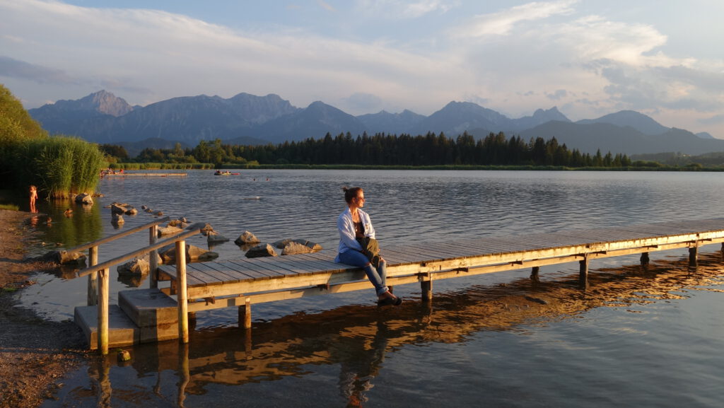 Auszeit Event Anja am See Foto sitzt auf Steg