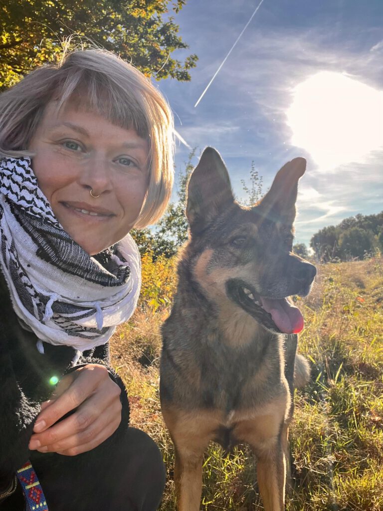 Frau mit Hund